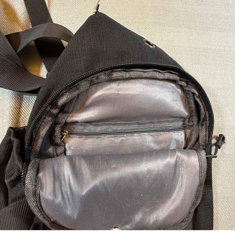 Duchamp London Mens Black Crossbody Sling Bag Tech Fabric Padded Mesh Back 2251